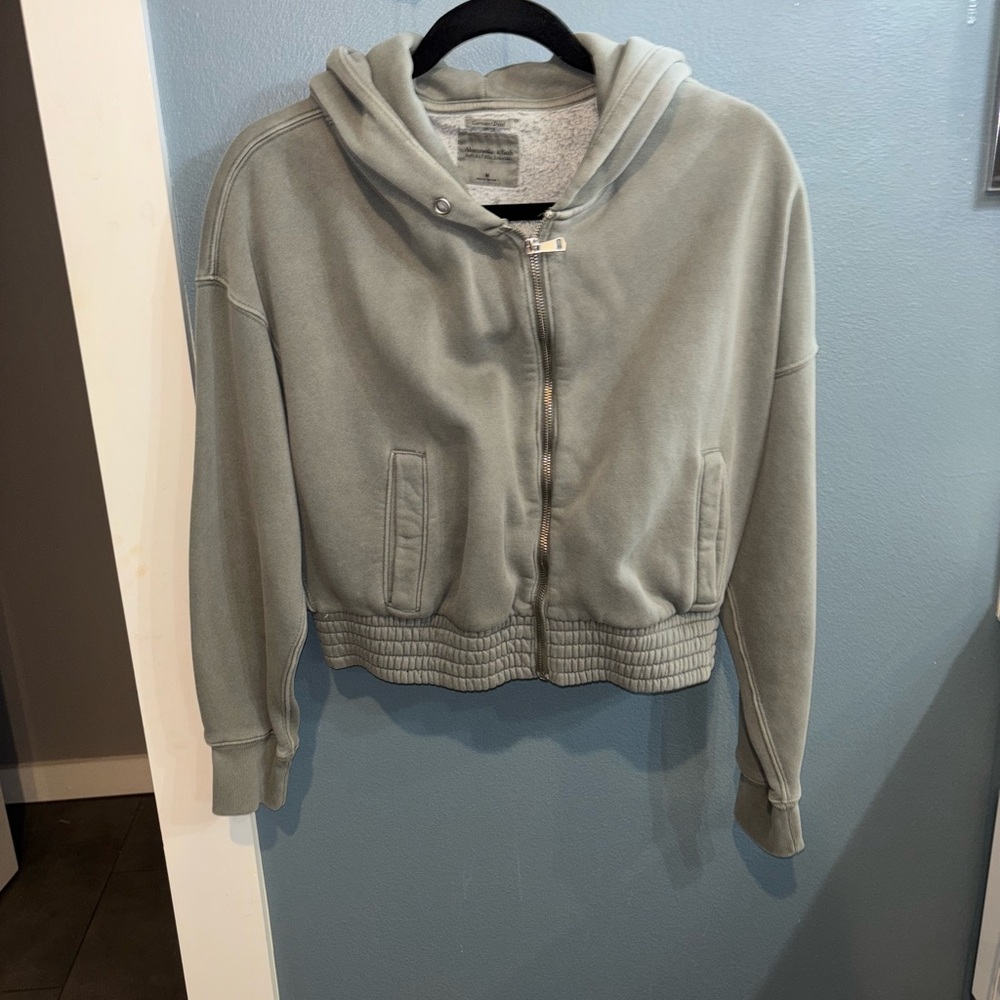 Abercrombie & Fitch Light Gray Fleece-Lined Hoodie